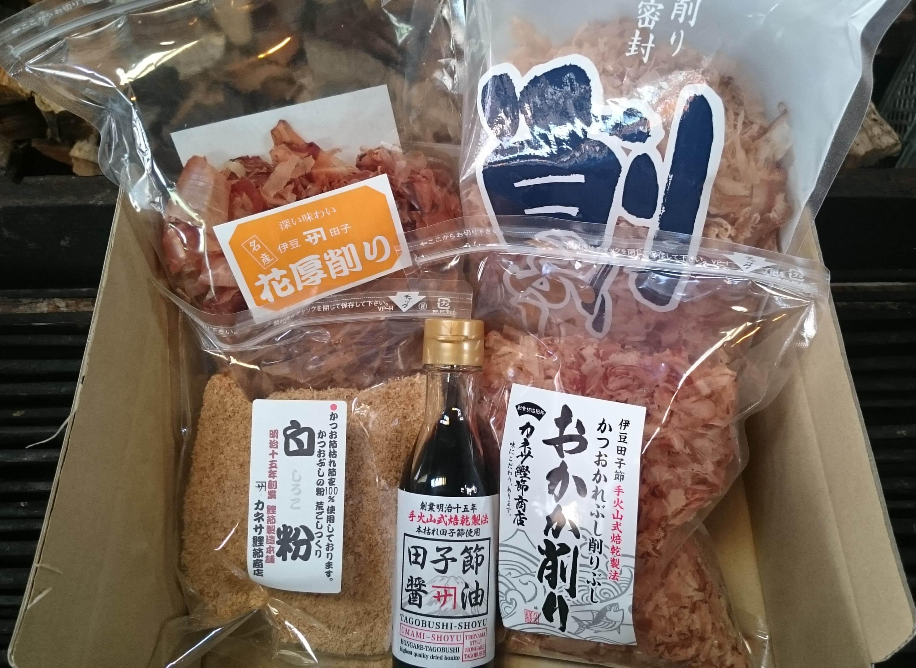 カネサ鰹節商店 田子節削りと田子節醤油詰合せ