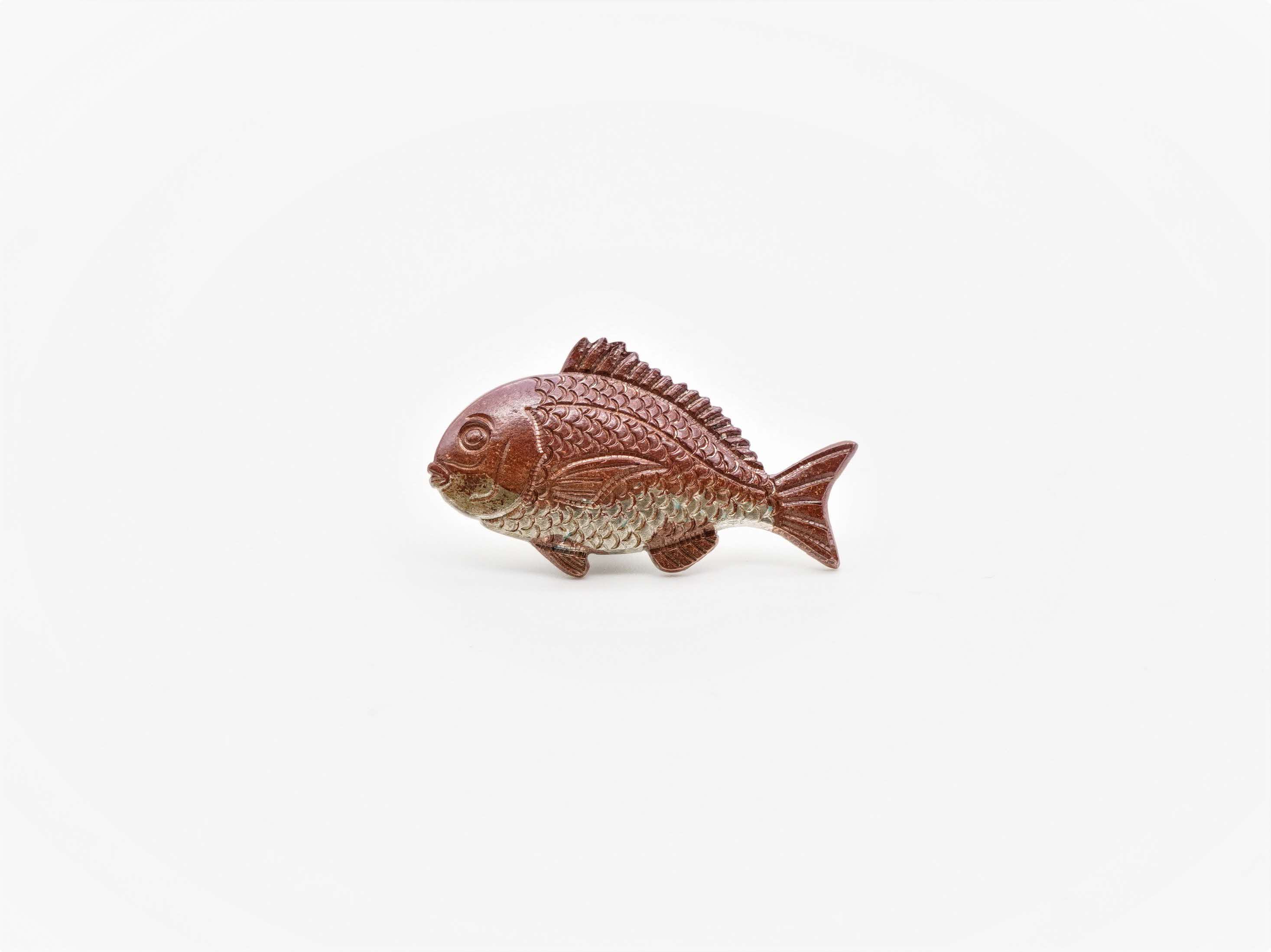 魚のピンズ「マダイ」