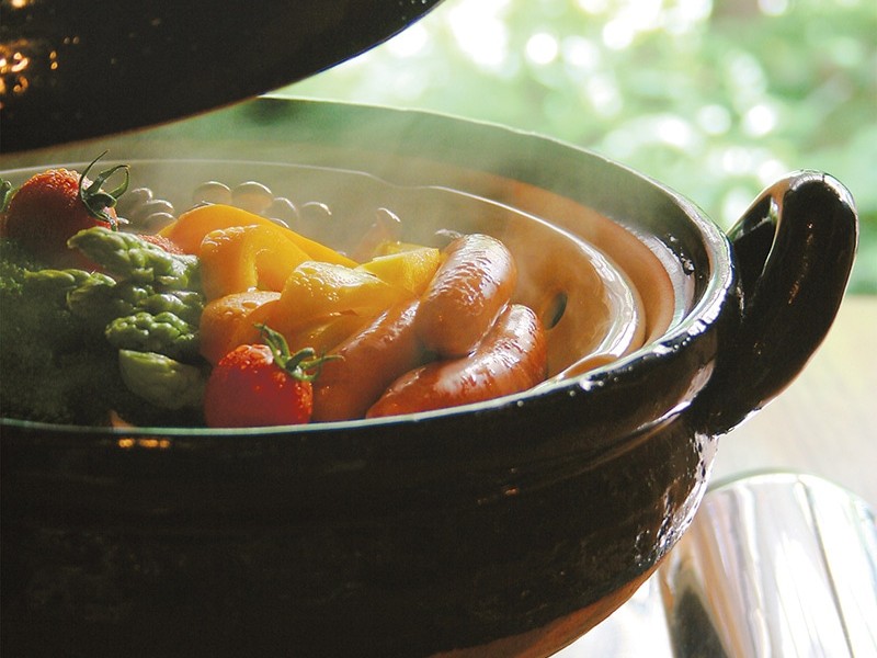 長谷園　ヘルシー蒸し鍋　大　土鍋　伊賀焼 長谷園 ヘルシー蒸し鍋（黒） 大 （陶製すのこ付）(蒸し鍋（大