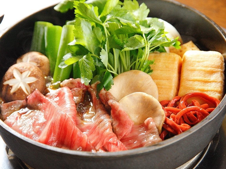 近江牛赤身すきやき 厳選もも、うで(500g)